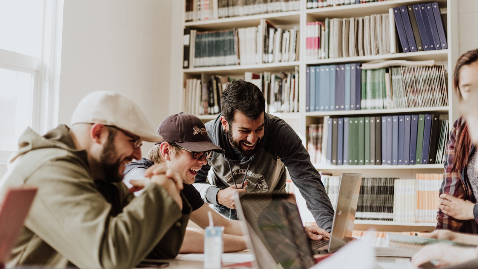 즐겁게 대화하는 회화 클래스 수강생